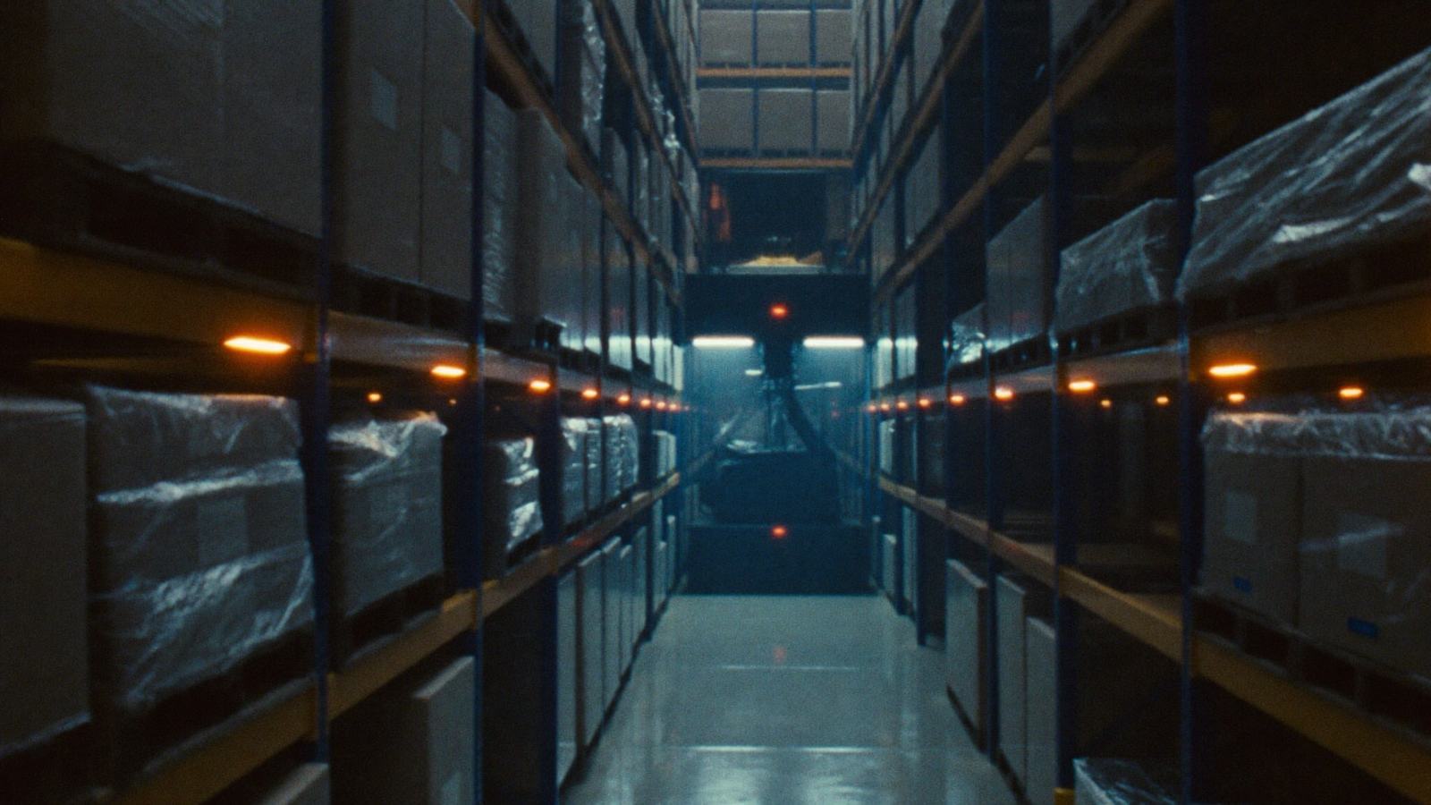 Automated high-bay warehouse corridor